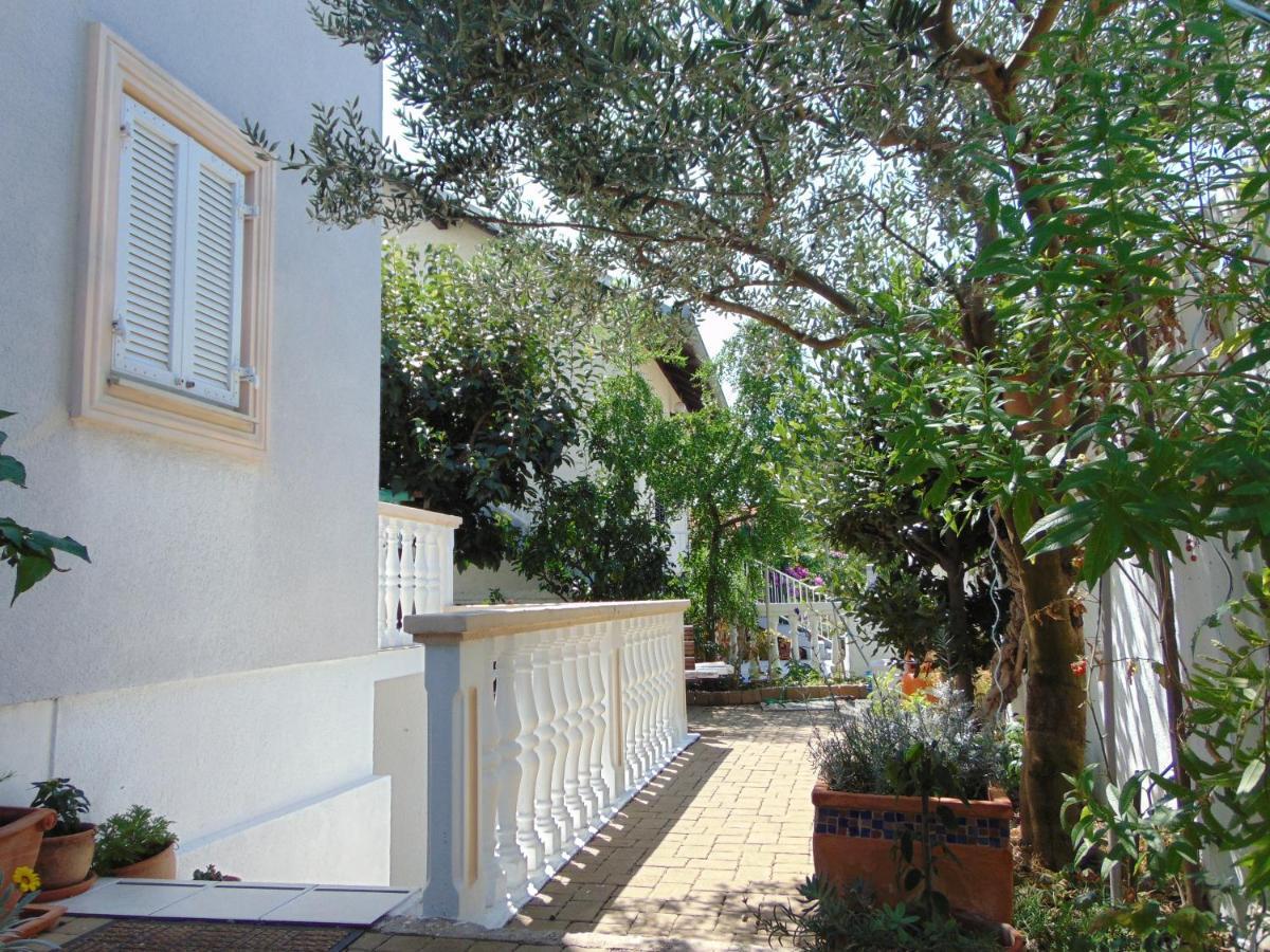 Apartments Petra Биоград на Мору Екстериор снимка
